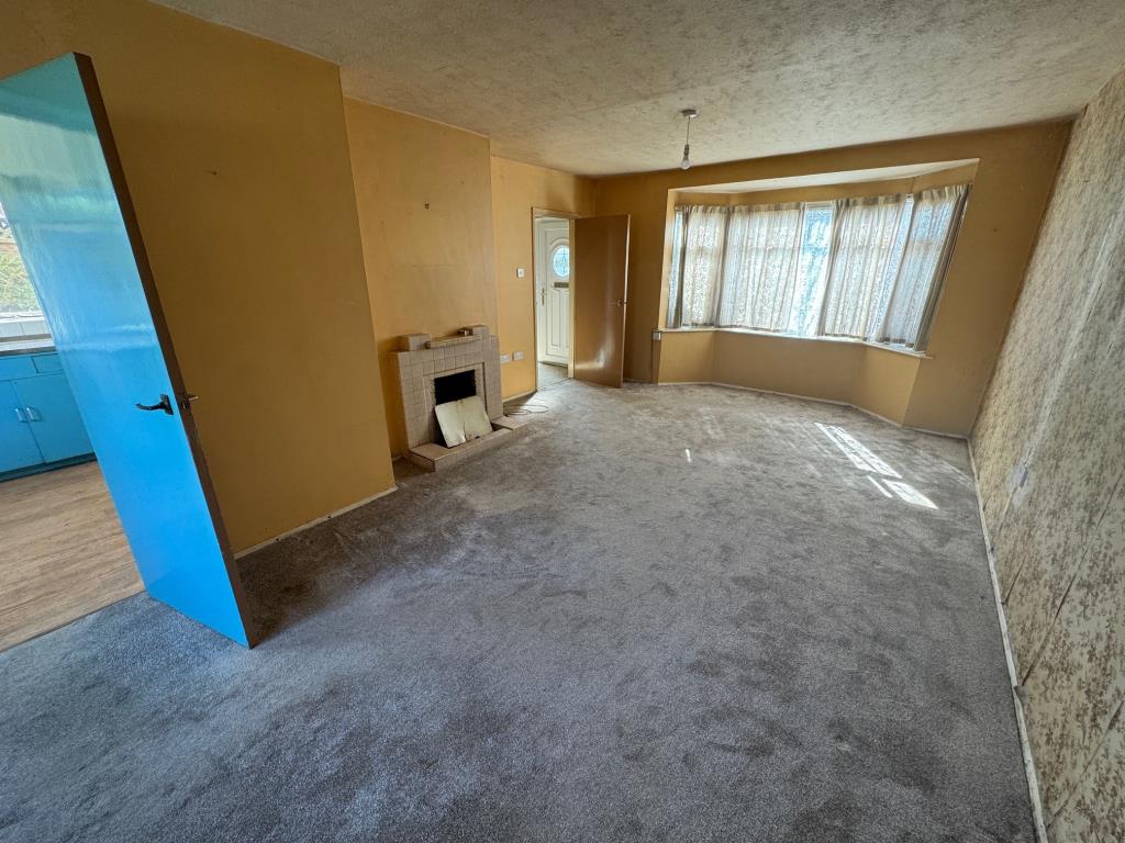 Lot: 12 - THREE-BEDROOM HOUSE FOR IMPROVEMENT WITH GARAGE EN-BLOC - Living room